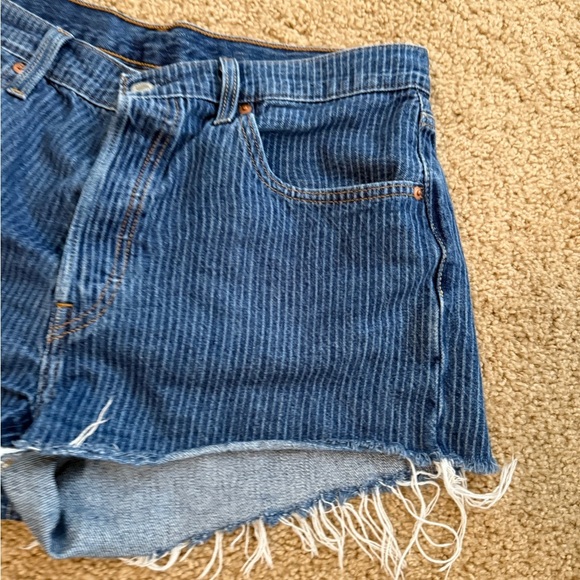 Levi's Blue Jean Shorts Distressed Cut-Offs - Picture 5 of 8